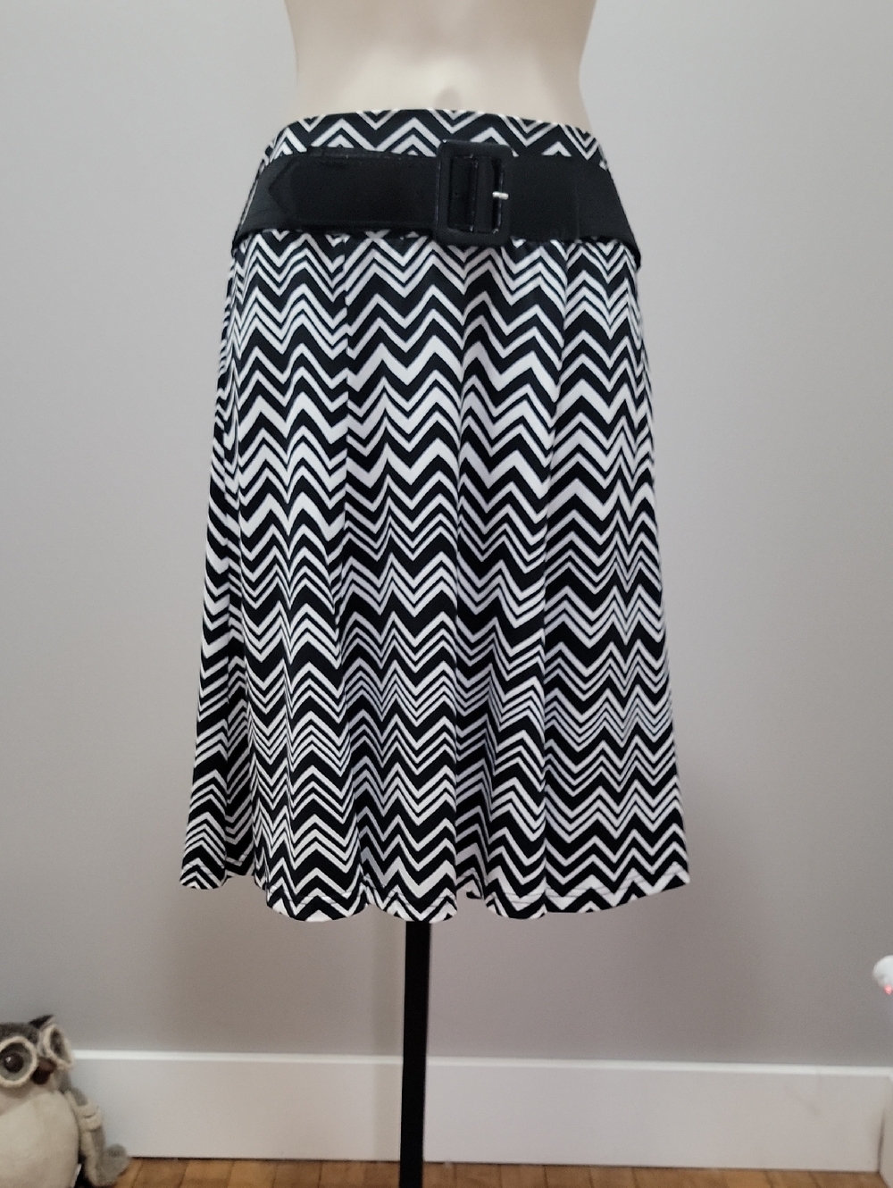 Black & White Chevron A-Line Skirt with Belt Sz S